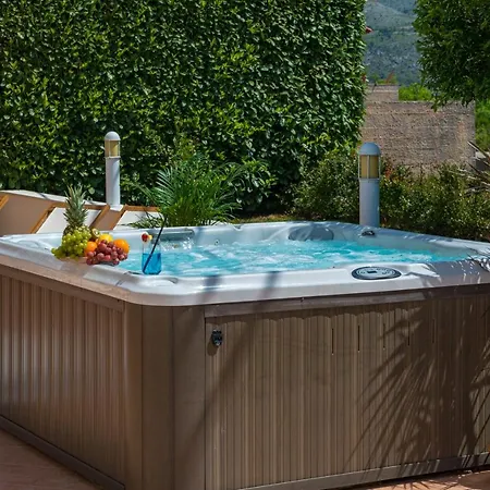 Mavis - 10 Minutes To Dubrovnik