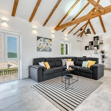 Mavis - 10 Minutes To Dubrovnik * Gornji Brgat