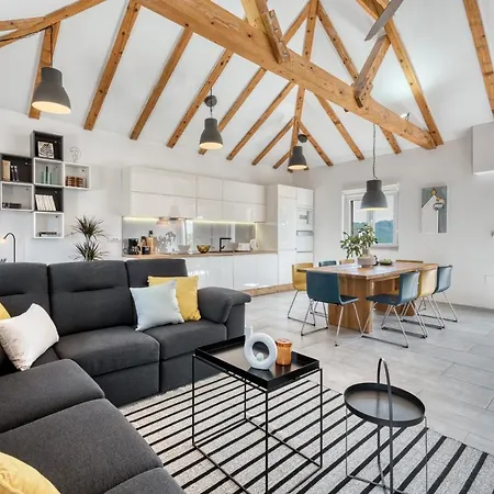 Mavis - 10 Minutes To Dubrovnik Gornji Brgat