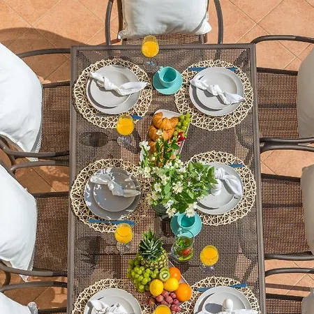 Mavis - 10 Minutes To Dubrovnik *