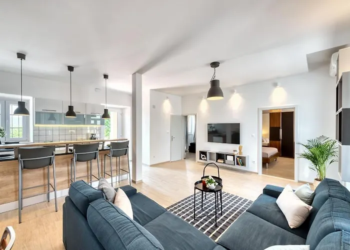 Mavis - 10 Minutes To Dubrovnik * Gornji Brgat