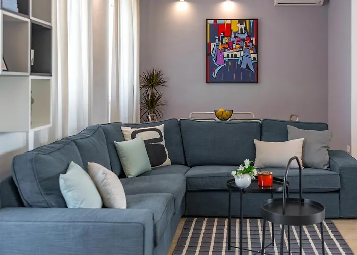 Mavis - 10 Minutes To Dubrovnik