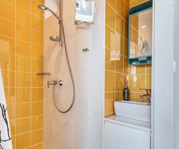 Mavis - 10 Minutes To Dubrovnik