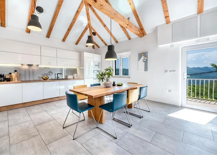 Mavis - 10 Minutes To Dubrovnik * Gornji Brgat